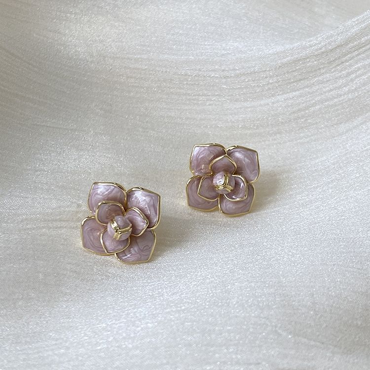 Women's Fashion Baroque Flower Pearl Earrings