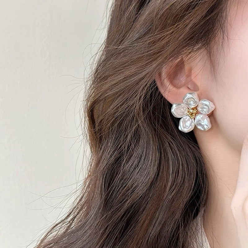 Women's Fashion Baroque Flower Pearl Earrings