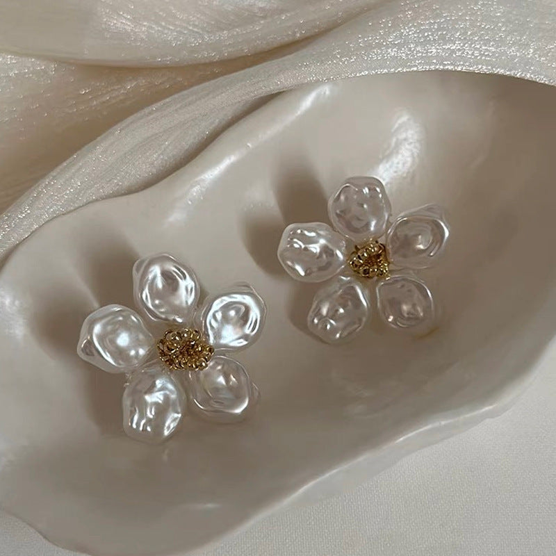 Women's Fashion Baroque Flower Pearl Earrings