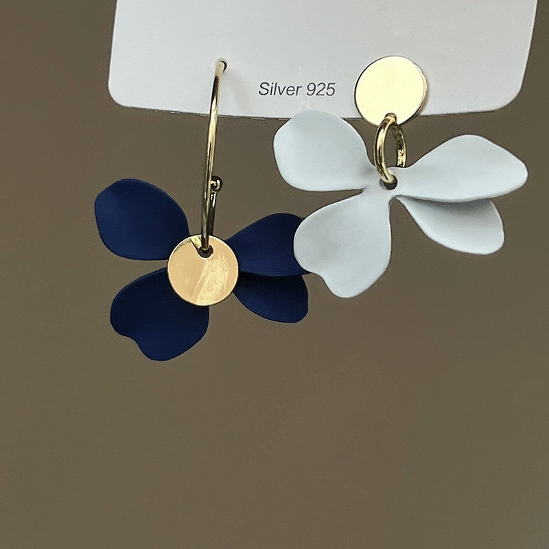 Autumn And Winter French Retro Senior Sense Matte Petal Asymmetrical Earrings