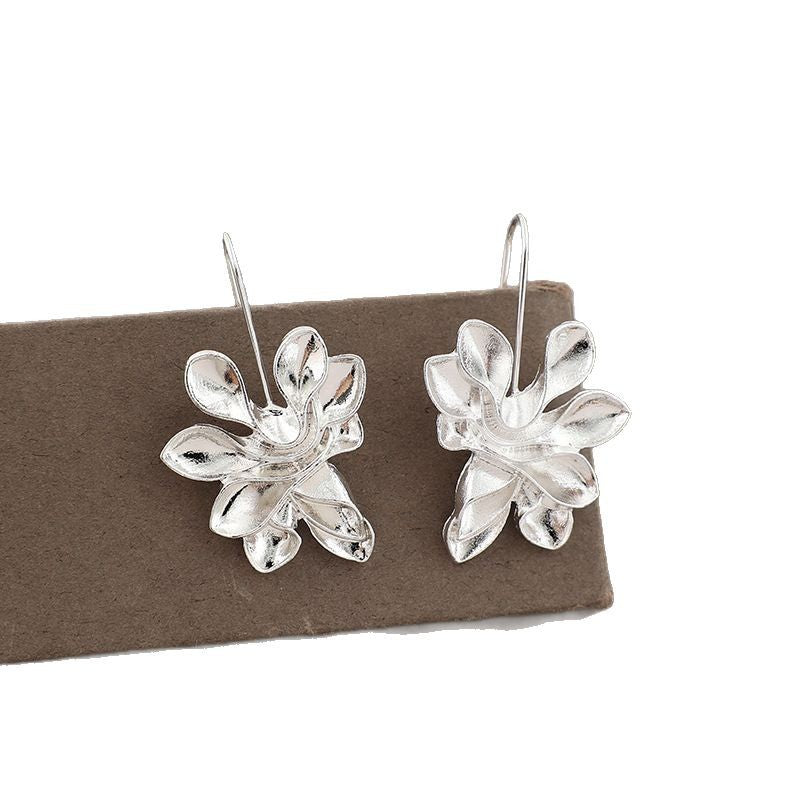 Vintage Court Style Flower Alloy Women's Elegant Personality And Fashion Earrings