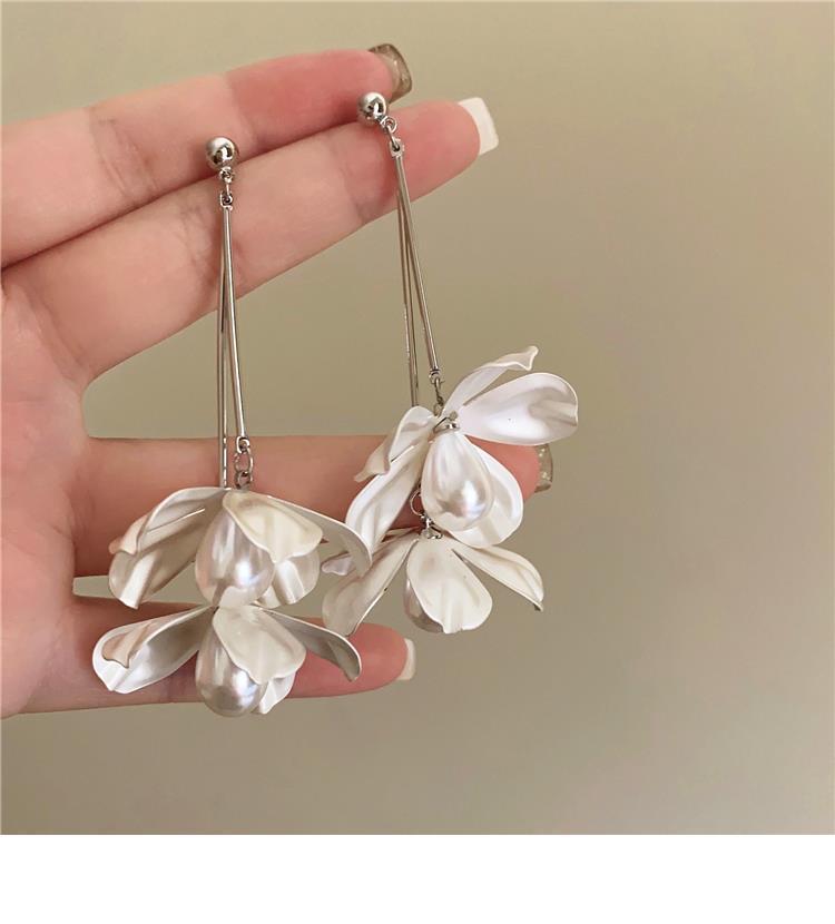 French Retro Metal Flower Pearl Earrings