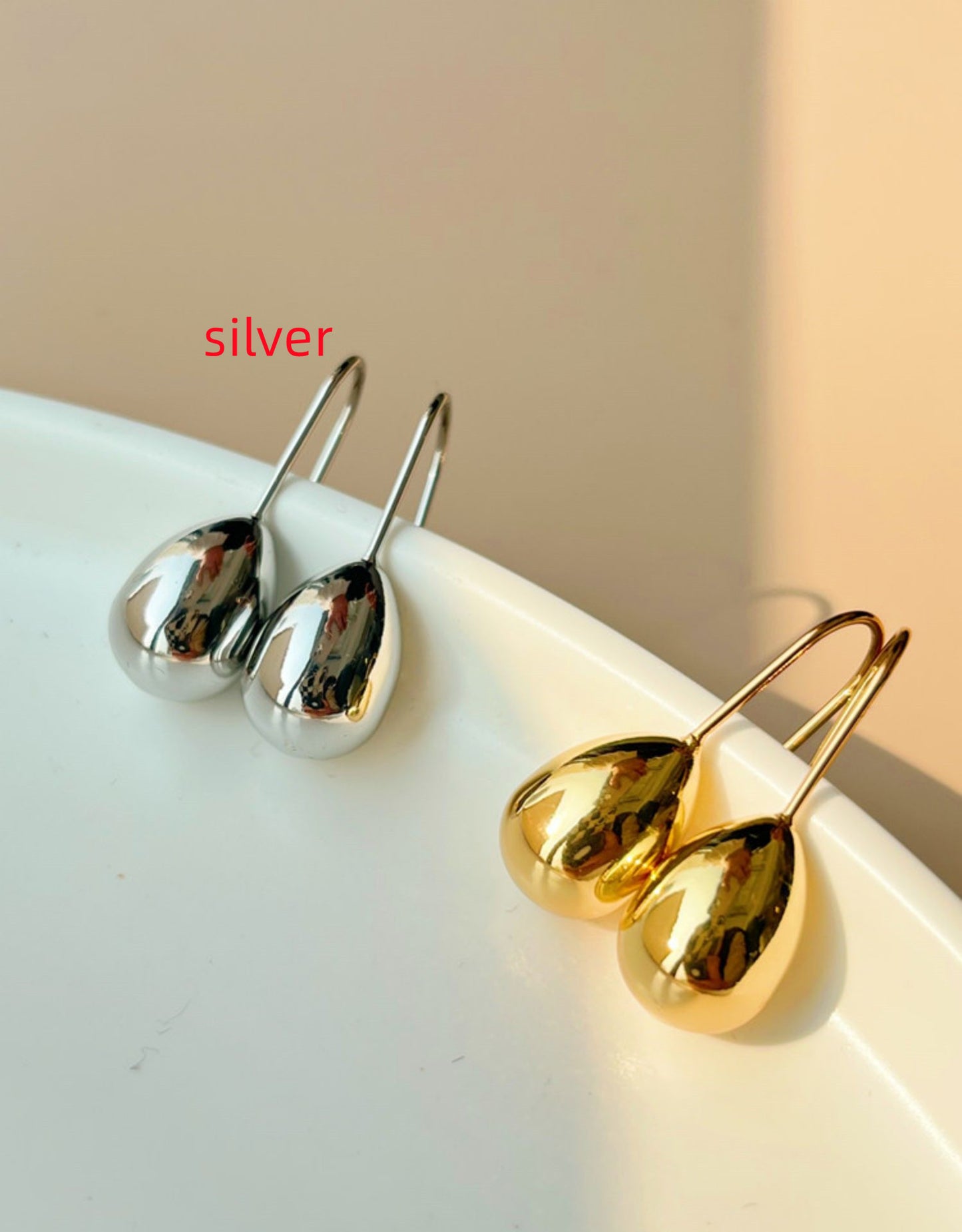 Ladies Fashion Temperament European And American Gold Earrings