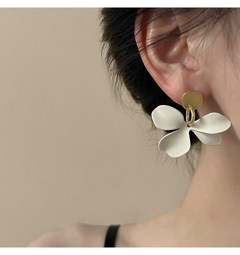 Autumn And Winter French Retro Senior Sense Matte Petal Asymmetrical Earrings