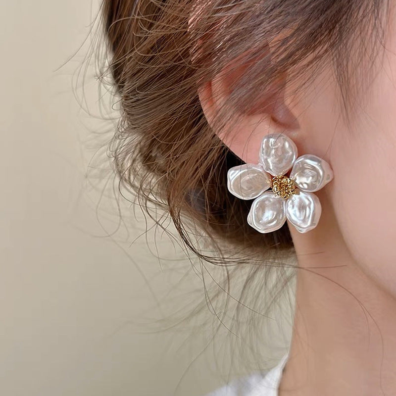 Women's Fashion Baroque Flower Pearl Earrings