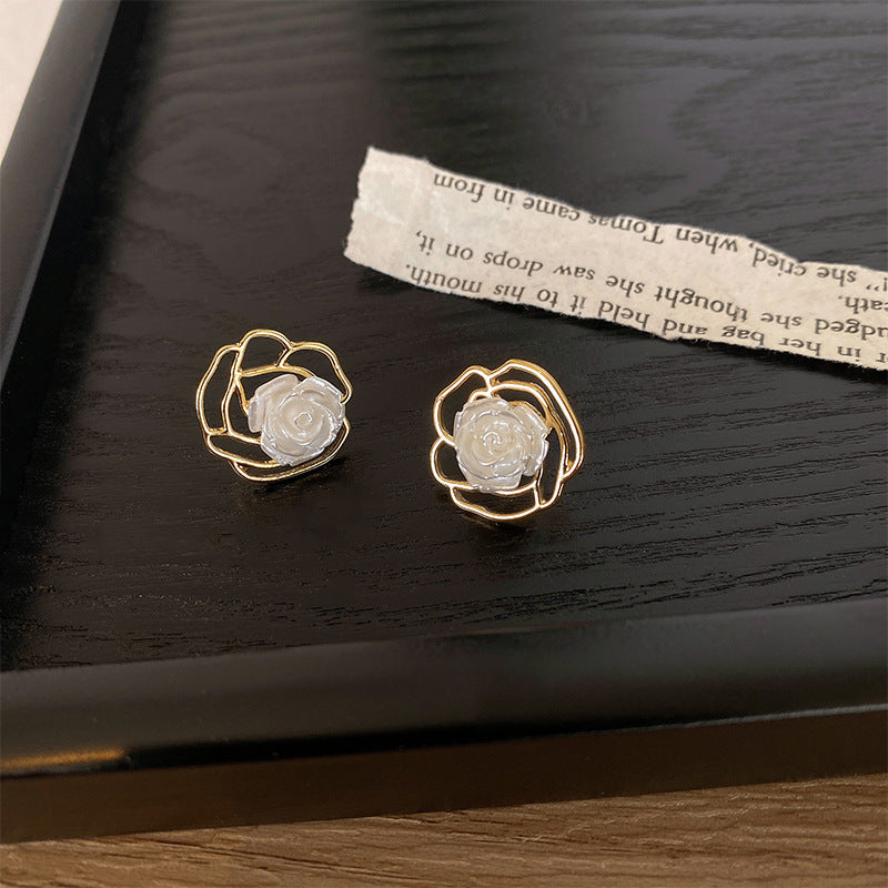 Women's Fashion Baroque Flower Pearl Earrings