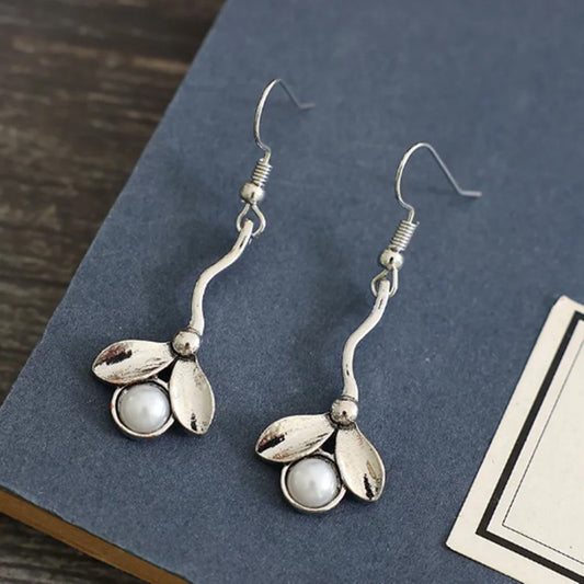 Cross-border Retro Petals Pearl-studded Earrings