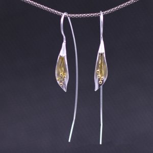 Calla lily flower earrings