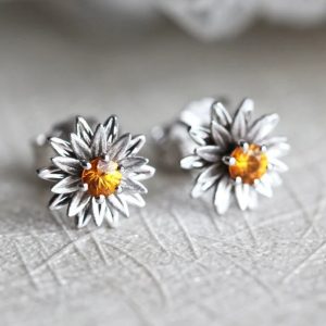 Small Chrysanthemum Flower Earrings Small Fashion Earrings