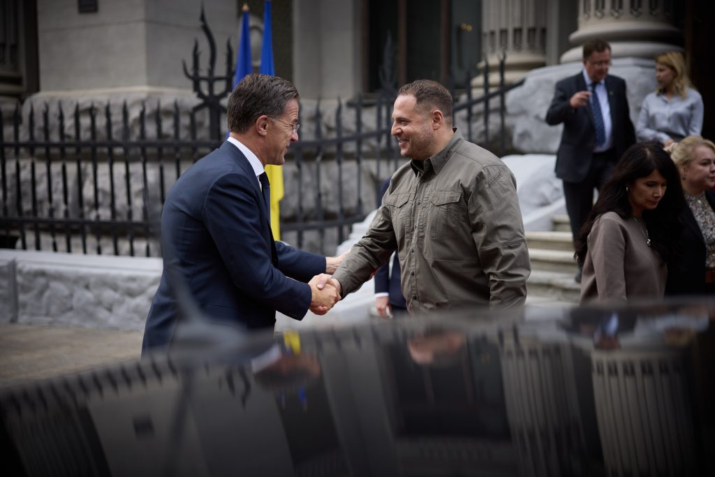 Illustrative photograph for Diplomatic Talks Continue as Ukraine War Tests International Alliances