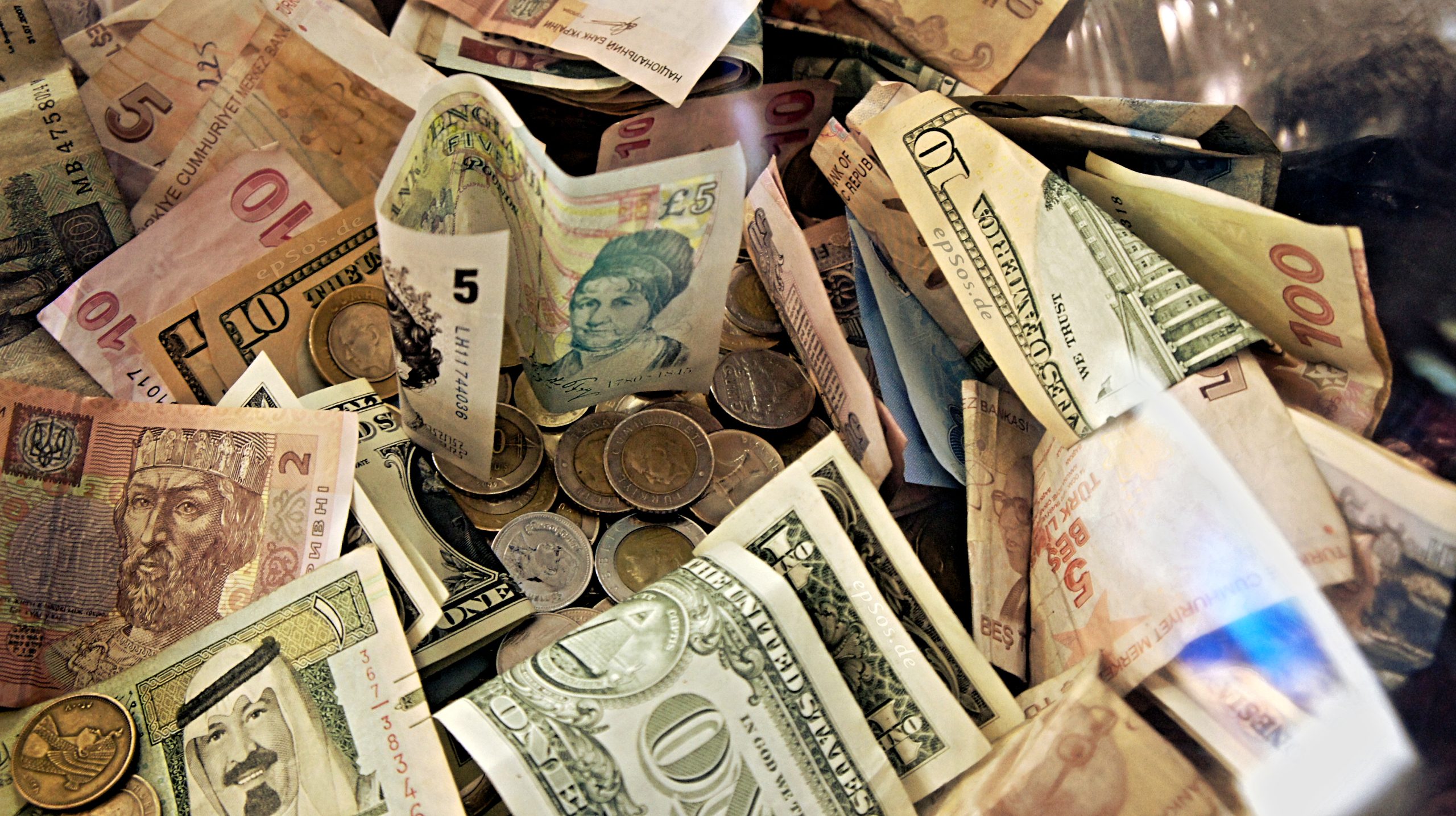 Illustrative photograph for Currency Markets Respond to Oil Prices and AI Investment Concerns